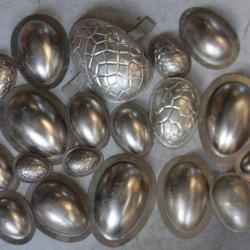 Anciens moules OEufs chocolat p&acirc;tisserie cuisine