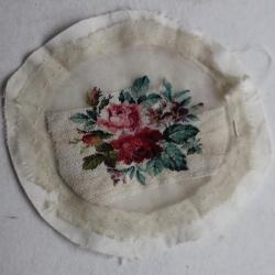 Ancienne broderie petit point ouvrage inachev&eacute;