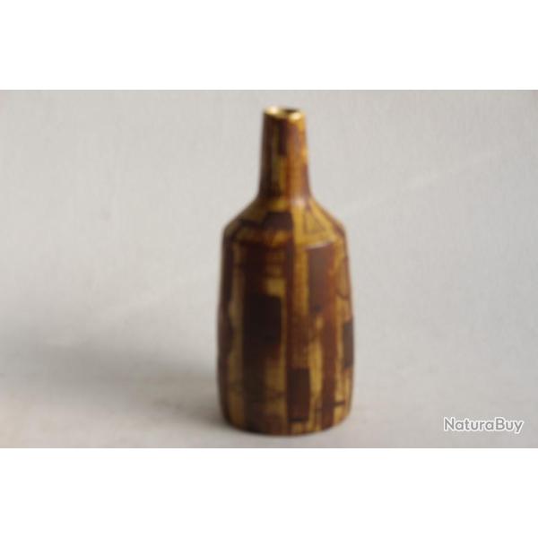 Vase c�ramique sign� GB Suisse