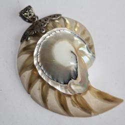 Pendentif design Coquillage r&eacute;sine argent Bijoux