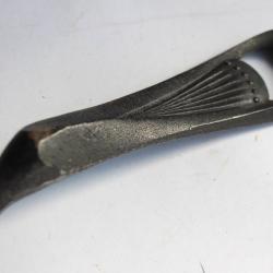 Décapsuleur design fonte de fer 1950