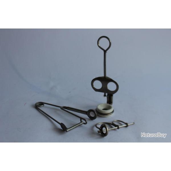 Trois anciens dnoyauteurs outils cuisine