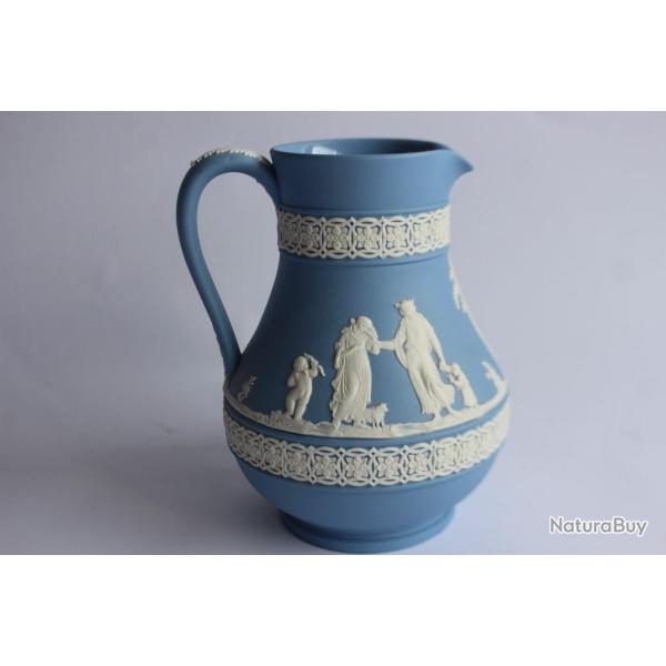 Pichet a lait porcelaine de Wedgwood 1957