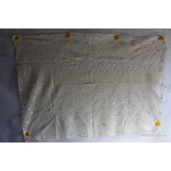 Ancienne pi�ce de broderie en dentelle