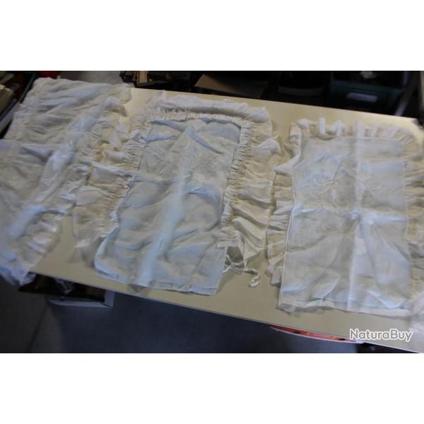 Ancienne parure de lit d'enfant lin fin brod�