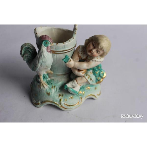 Pyrog�ne porcelaine ancien L'enfant et le coq