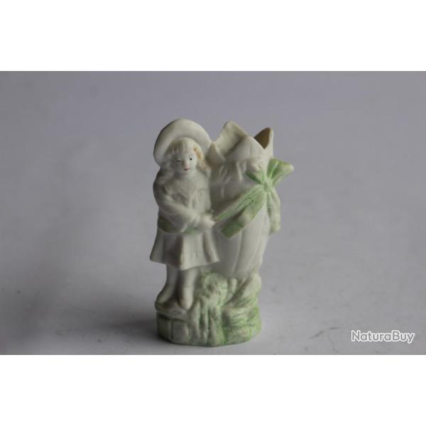 Porcelaine biscuit Petit vase soliflore fillette