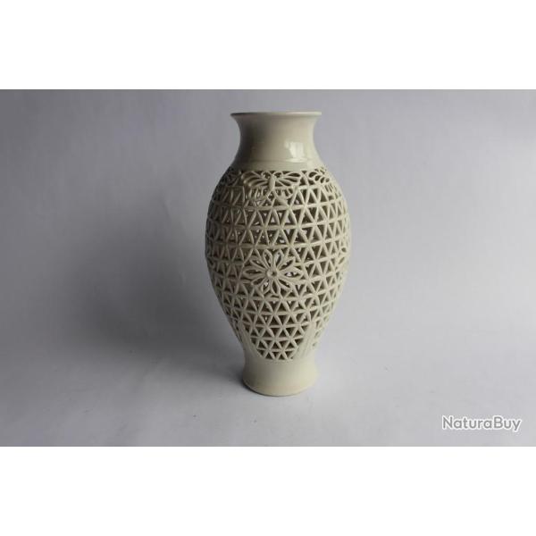 Vase porcelaine ajour�e