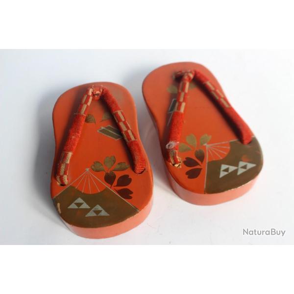 Paire de sandales japonaises bois laqu� d'enfants