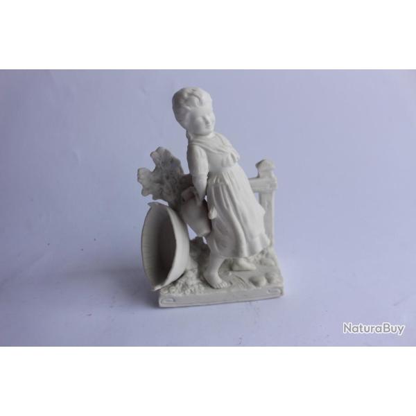 Porcelaine biscuit Soliflore fillette