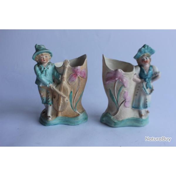 Porcelaine biscuit paire de vases