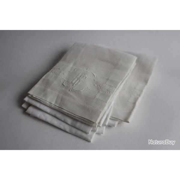 Dix serviettes de table B. F.