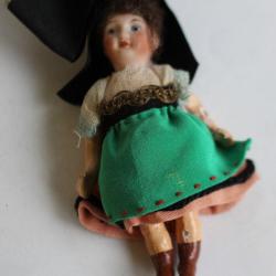 Ancienne poup&eacute;e porcelaine Fran&ccedil;aise Unis ?