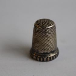 D&eacute; &agrave; coudre en argent