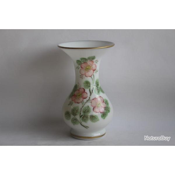 Ancien vase opaline �maill�e