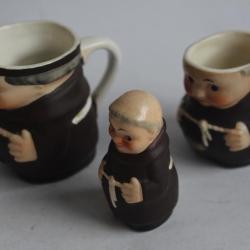 Trois porcelaines de GOEBEL Allemagne moine