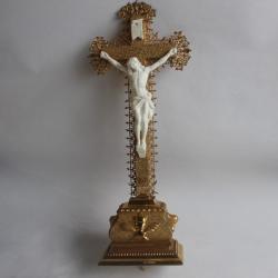 Christ en croix bois dor&eacute; et platre dur religion XIXe si&egrave;cle