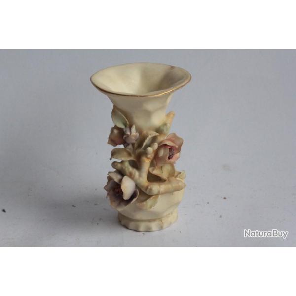 Petit vase porcelaine Rudolstadt Volkstedt