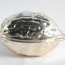 Casse-noix figuratif Noix g&eacute;ante m&eacute;tal argent&eacute;