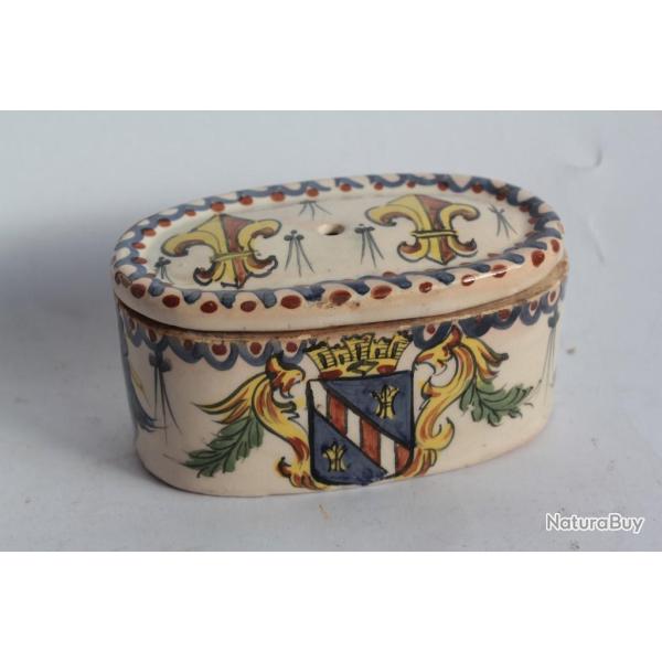 Boite d�vidoir fa�ence de Rouen Blois Fleurs de lys Broderie couture