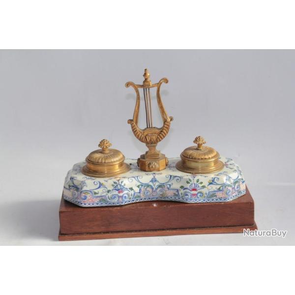 Encrier en porcelaine et laiton Paris XIXe si�cle