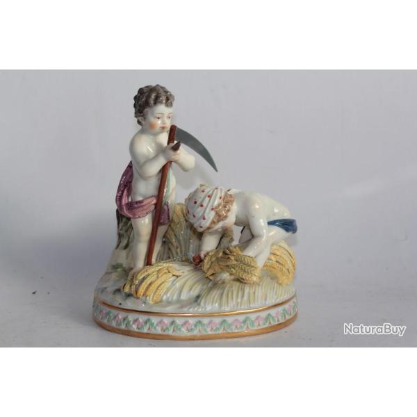 MEISSEN Figurine porcelaine Ch�rubins coupant du bl�