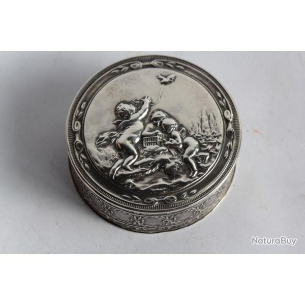 Petite boite � poudre argent massif Angelots Amours