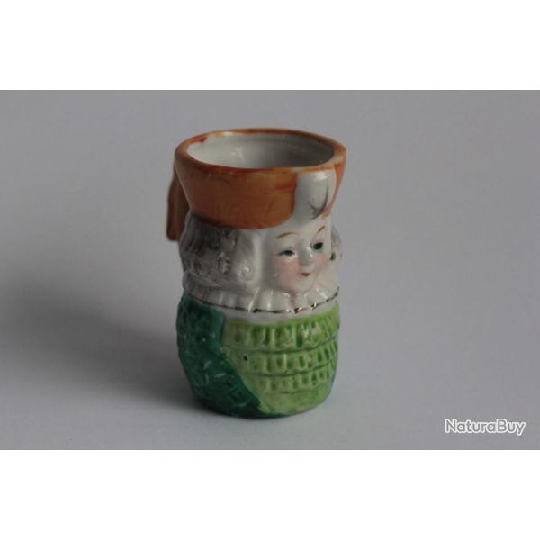 Petit pot � cr�me porcelaine anthropomorphe