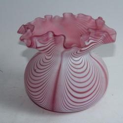 Vase mouchoir Satin Glass Nailsea Angleterre