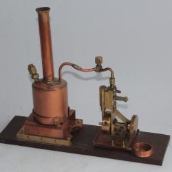 Ancienne machine &agrave; vapeur artisanale