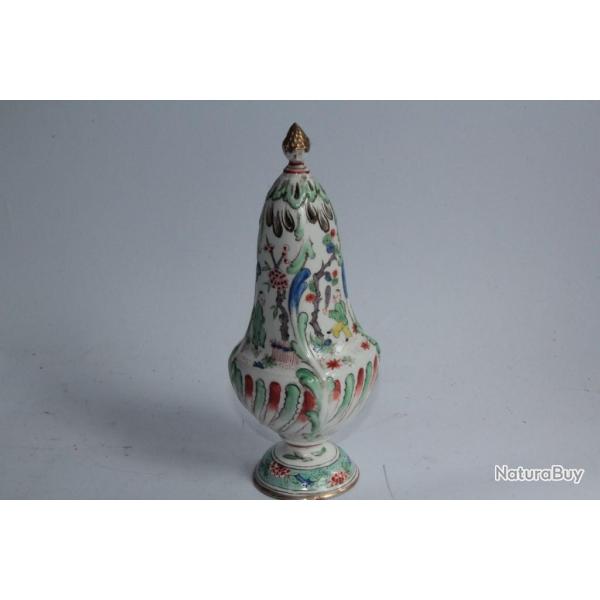 Saupoudreuse porcelaine Chantilly XVIIIe si�cle d�cor chinois