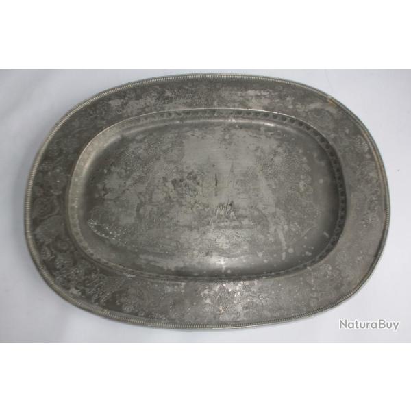 Grand plat �tain grav� Suisse XVIIIe si�cle