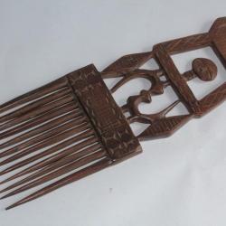 Ancien peigne Africain bois sculpt&eacute; Objet ethnique