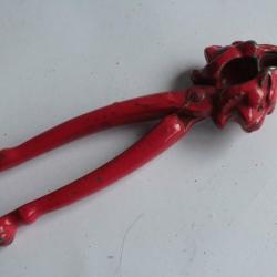 Casse noix et noisettes Lion fonte &eacute;maill&eacute;e