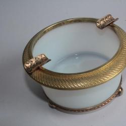 Ancien cendrier opaline blanche France