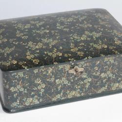 Boite &agrave; couture papier m&acirc;ch&eacute; laqu&eacute; Napol&eacute;on III