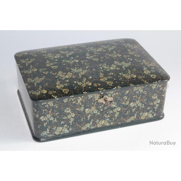Boite � couture papier m�ch� laqu� Napol�on III