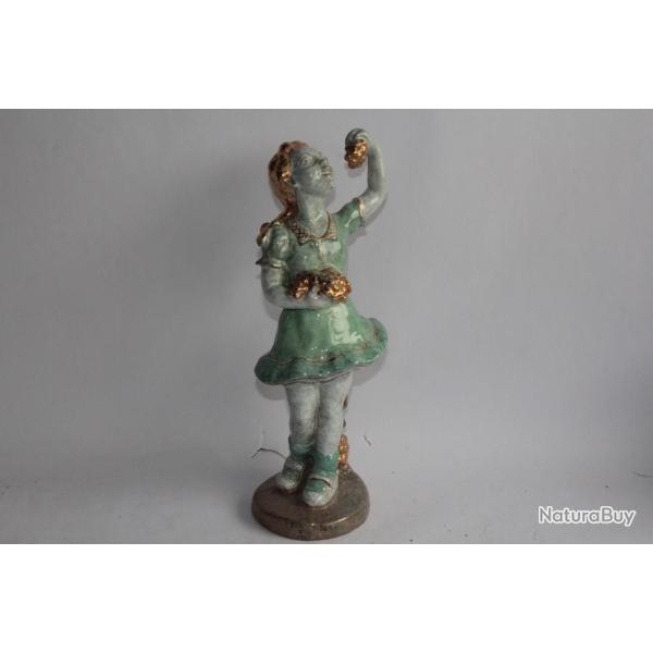 C�ramique Petite fille aux raisins Marten Gen�ve