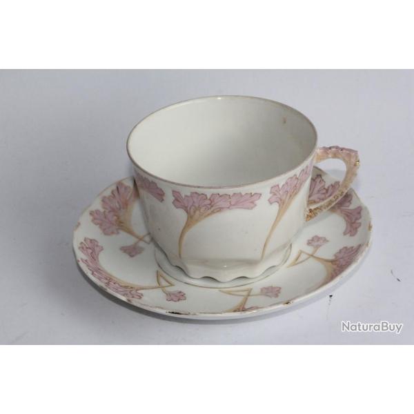 Tasse � chocolat porcelaine Art nouveau