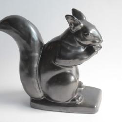 &Eacute;cureuil c&eacute;ramique lustr&eacute;e noire J. MAYOR Art D&eacute;co