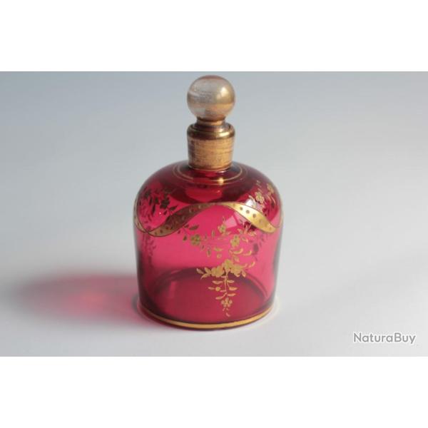 Flacon � parfum verre rubis �maill� Napol�on III