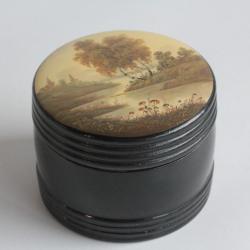 Boite &agrave; tabac ou &agrave; th&eacute; Russe papier m&acirc;ch&eacute; laqu&eacute; peint