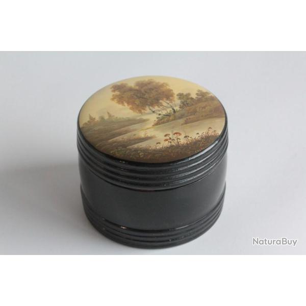 Boite � tabac ou � th� Russe papier m�ch� laqu� peint