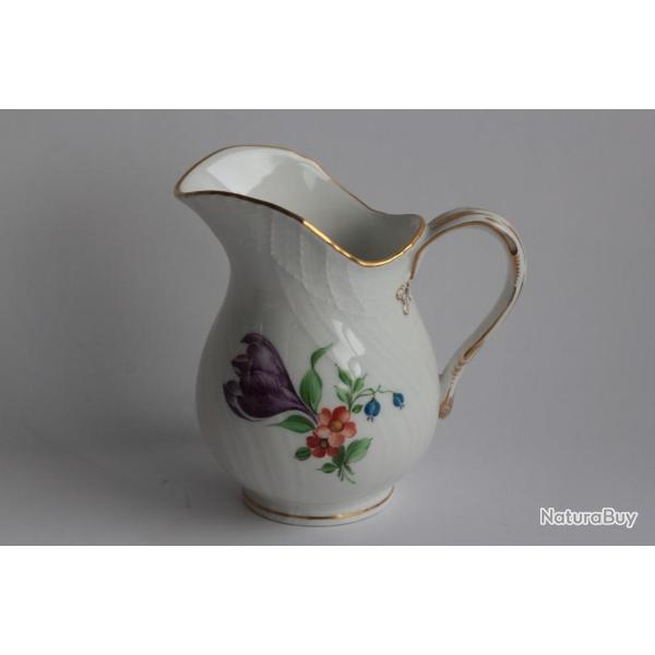 Pot � cr�me porcelaine KPM Berlin Allemagne Fleurs papillon