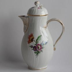 Cafeti&egrave;re porcelaine KPM Berlin Allemagne Fleurs papillon