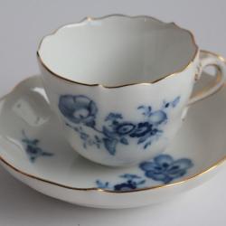 MEISSEN Tasse à café porcelaine Fleur bleue XIXe siècle