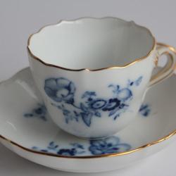 MEISSEN Tasse à café porcelaine Fleur bleue XIXe siècle