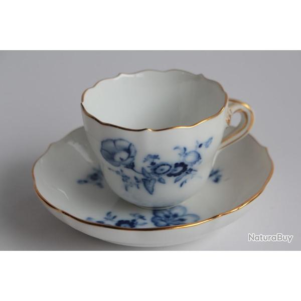 MEISSEN Tasse � caf� porcelaine Fleur bleue XIXe si�cle