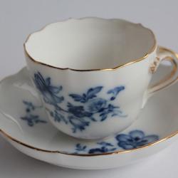 MEISSEN Tasse à café porcelaine Fleur bleue XIXe siècle