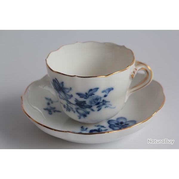 MEISSEN Tasse � caf� porcelaine Fleur bleue XIXe si�cle
